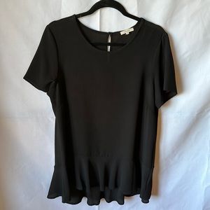 Short sleeve black high low top